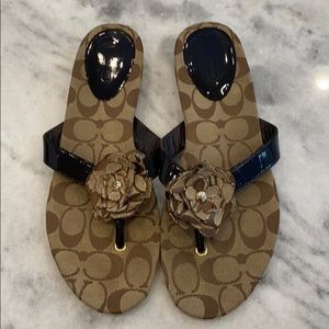 Coach Flip Flops Patent With Flower SZ 9.5